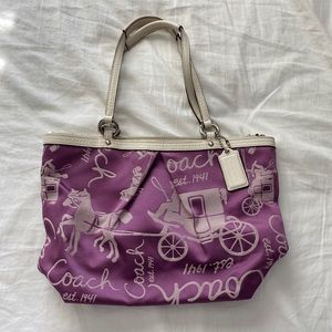 LIKE NEW Coach Lilac Shoulder Handbag